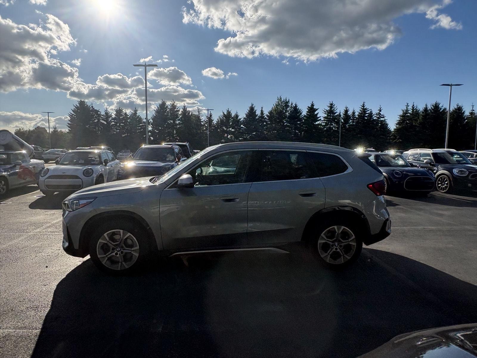 Used 2023 Space Silver Metallic BMW xDrive28i image 4