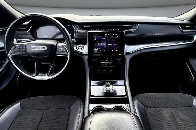 Used 2022 White Jeep Altitude image 9