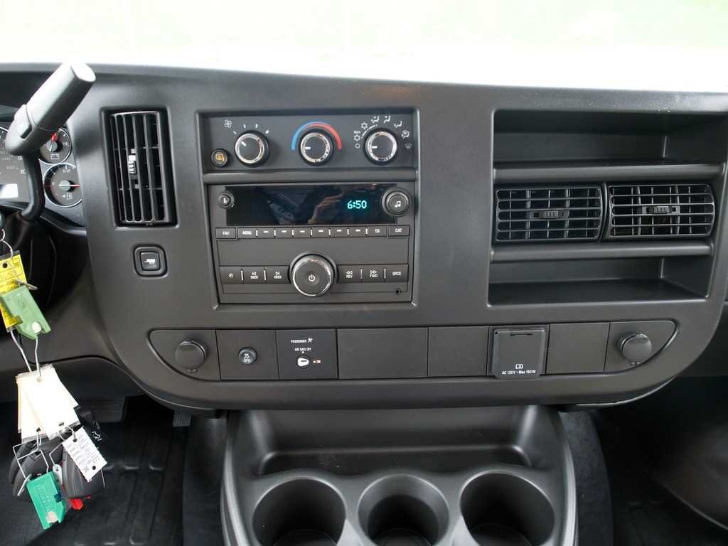 New 2026 Summit White GMC Work Van image 16