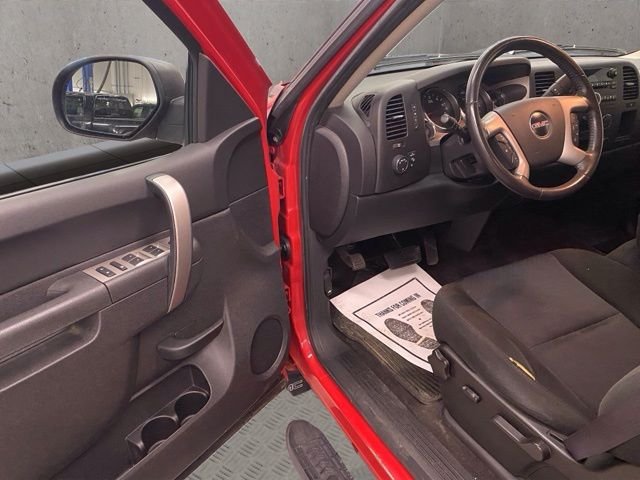 Used 2011 Red GMC SLE image 17