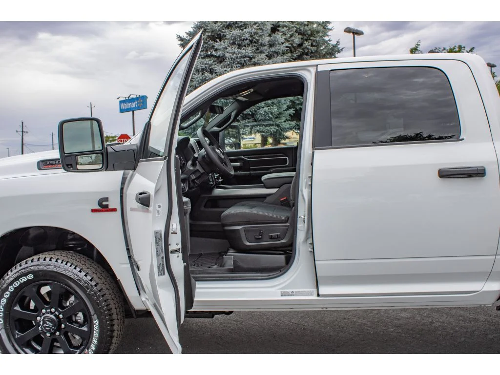 New 2026 Bright White Clear-Coat Exterior Paint RAM Big Horn image 27