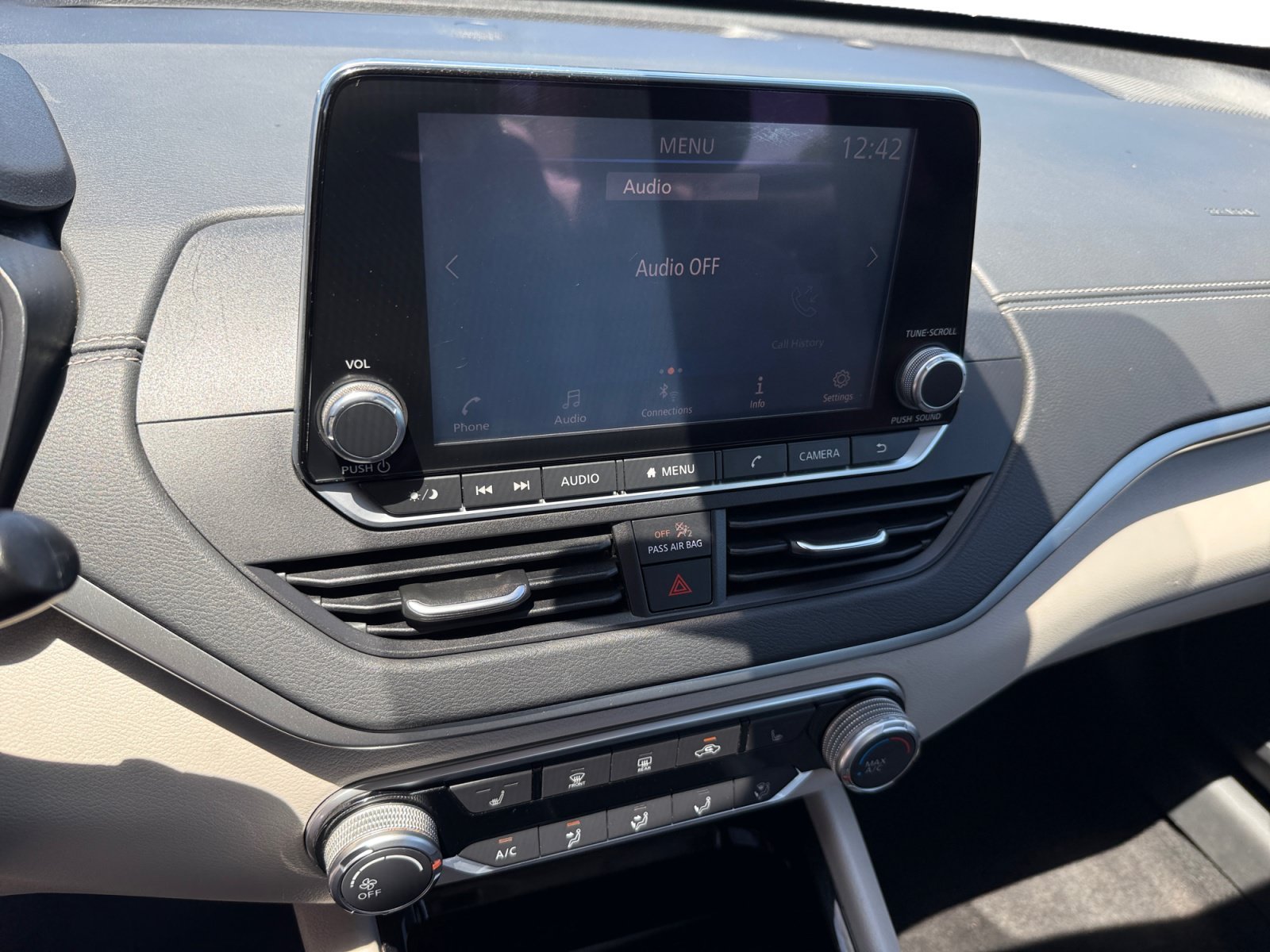 Used 2021 Super Black Clearcoat NISSAN 2.5 SV image 12