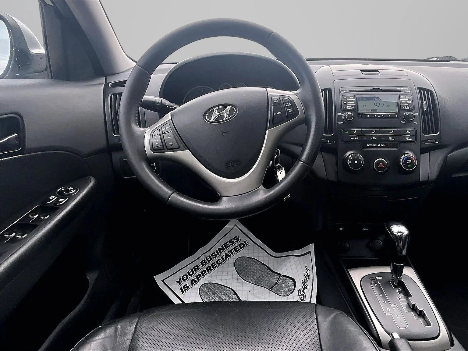 Used 2011 Silver Hyundai SE image 6
