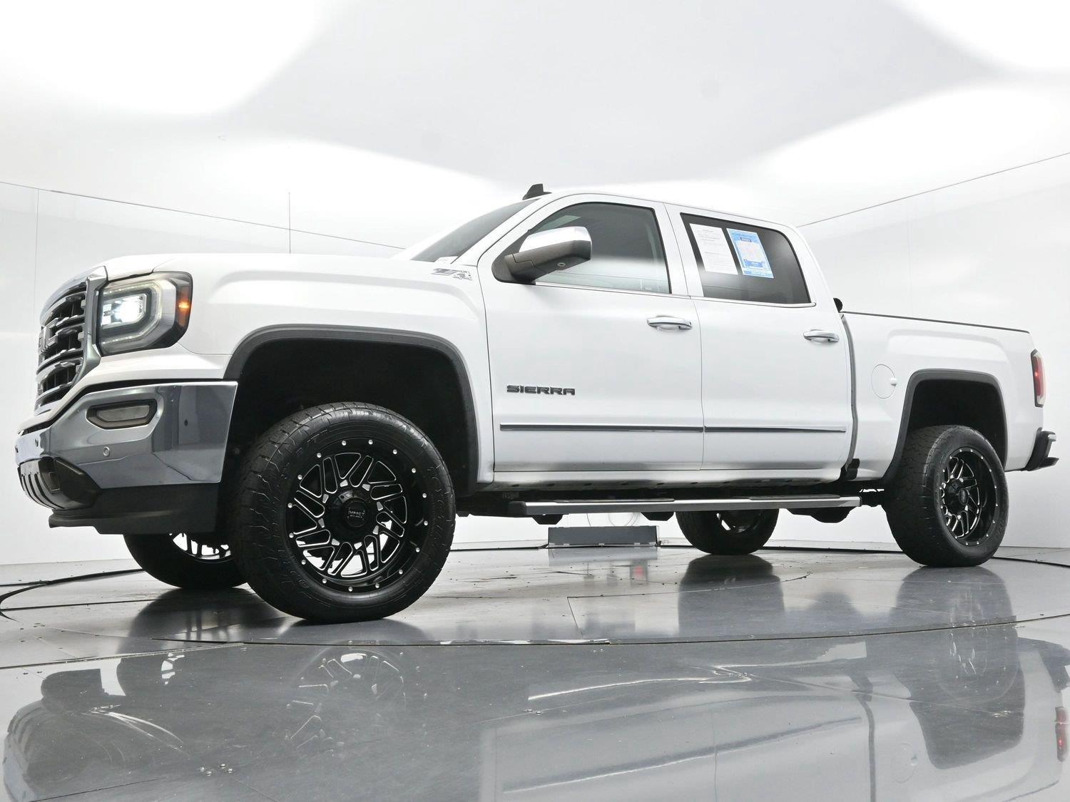 Used 2018 Summit White GMC SLT image 46
