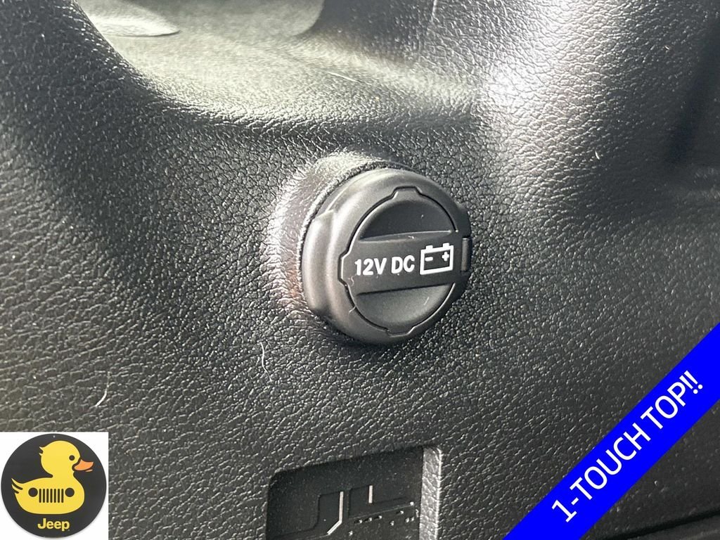 Used 2023  Jeep Sport S image 13