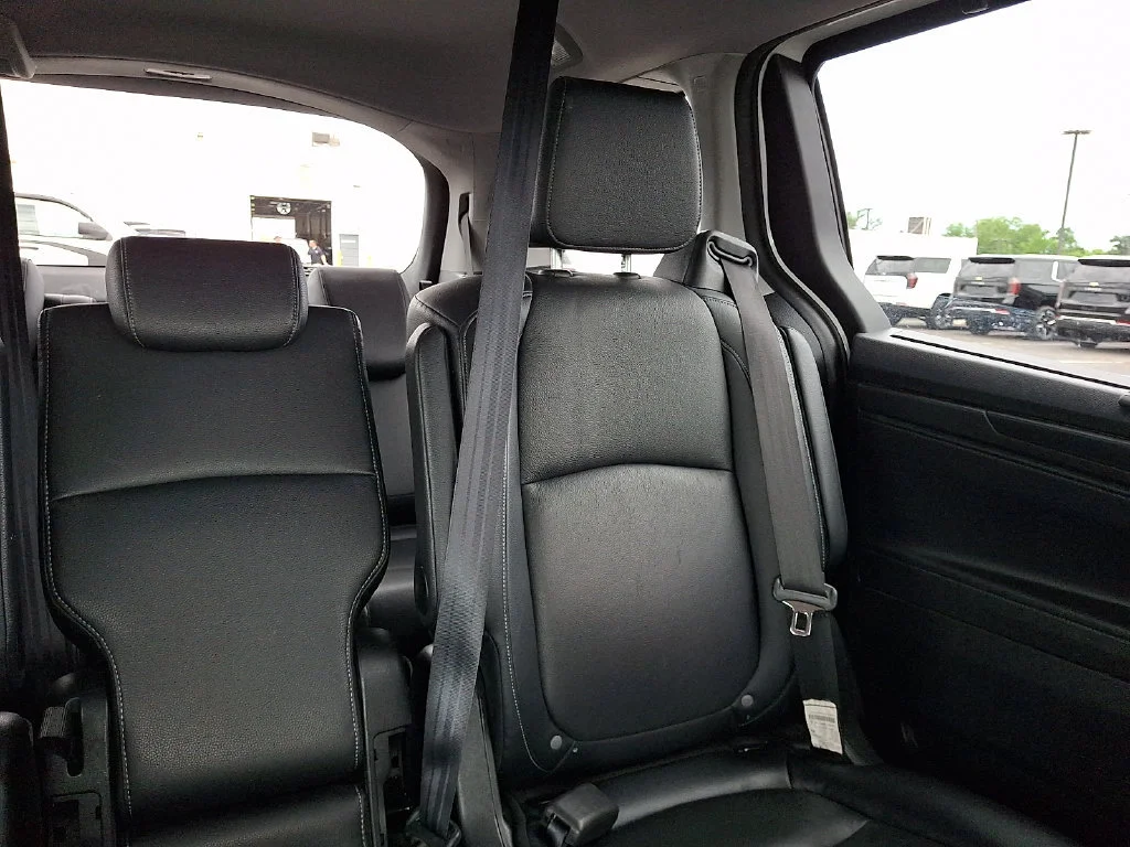 Used 2023 White Honda EX-L image 21