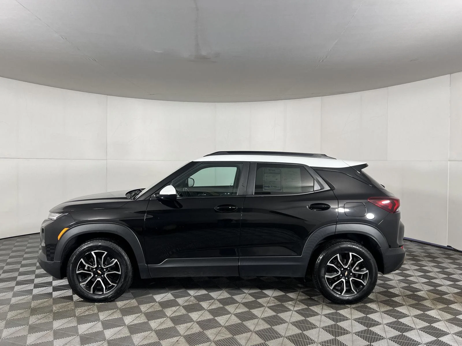 Used 2023 MOSAIC BLACK METALLIC Chevrolet ACTIV image 32
