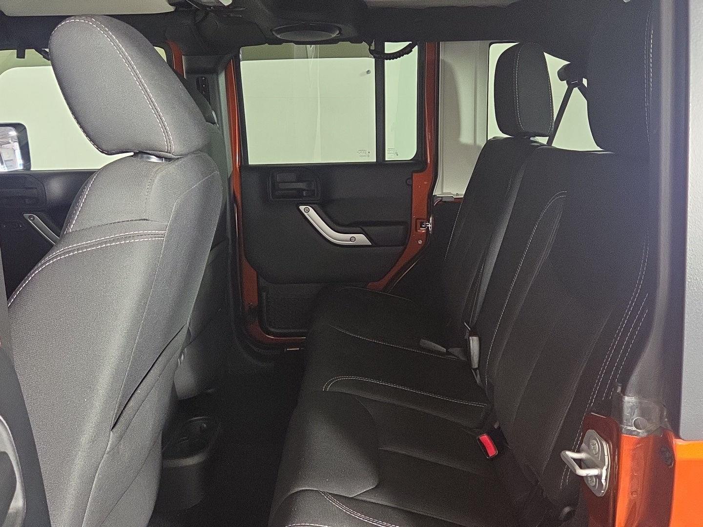 Used 2014 Copperhead Pearlcoat Jeep Sahara image 21