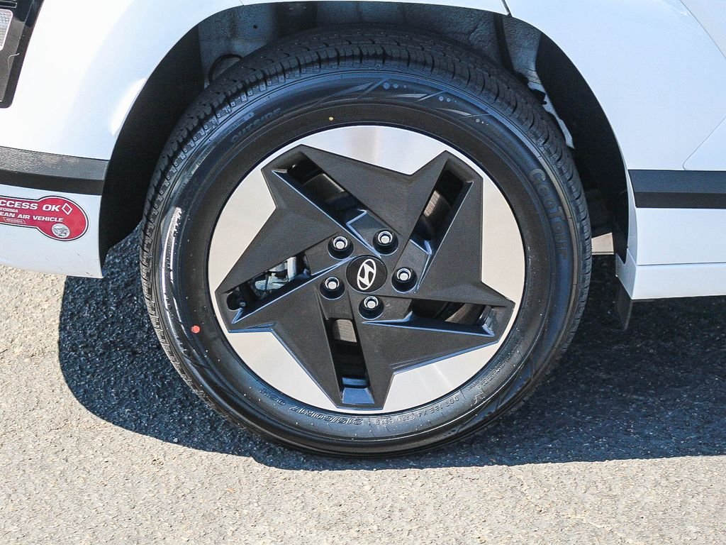 Used 2024 White Hyundai SEL image 11