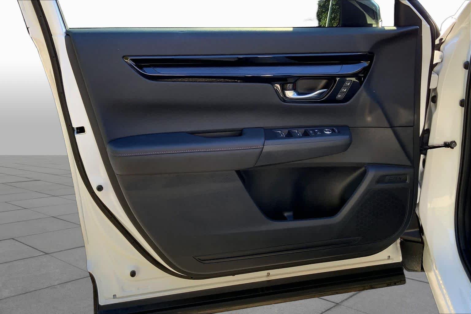 Used 2025 Platinum White Pearl Honda Sport Touring image 19
