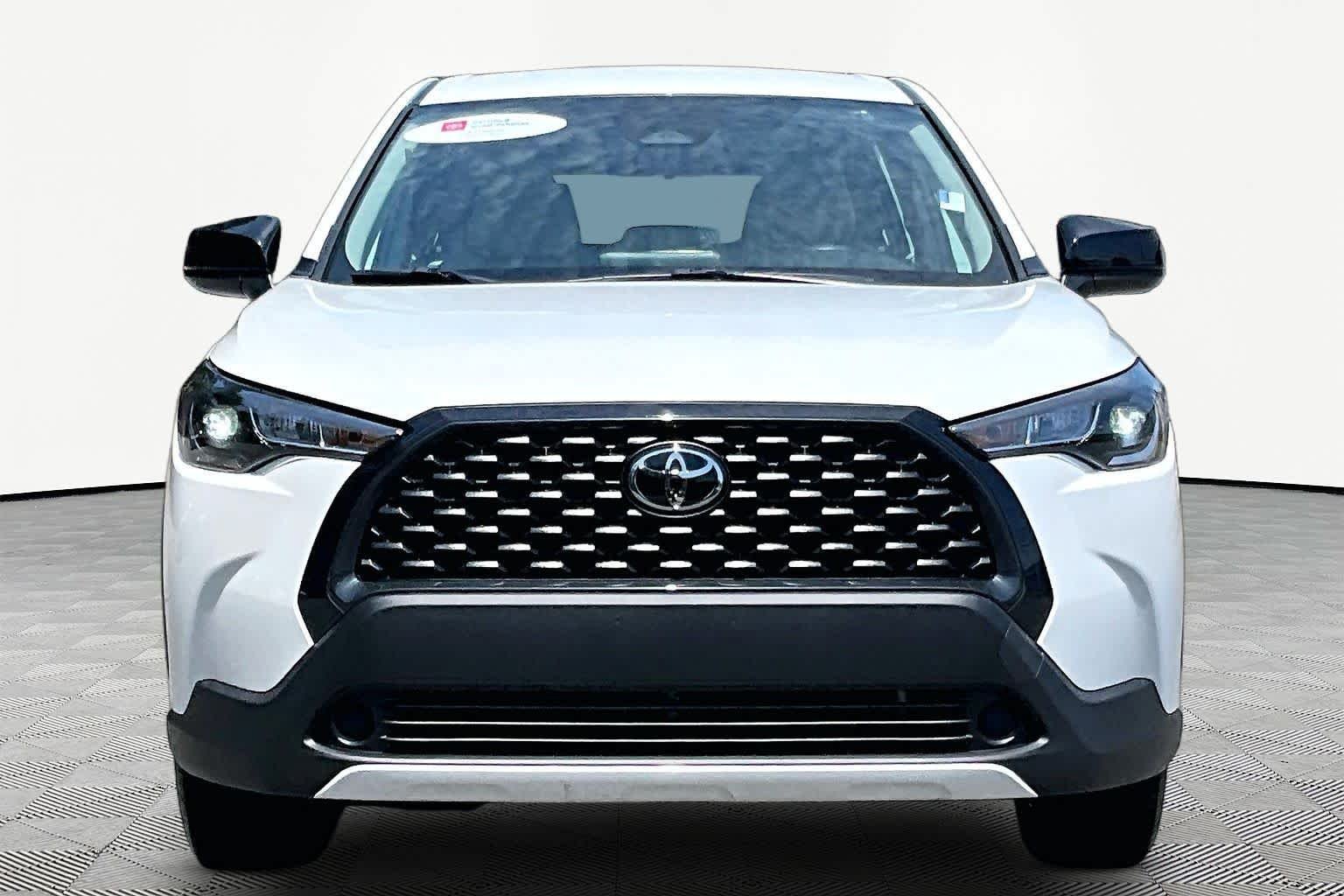 Used 2025 Wind Chill Pearl Toyota L image 4
