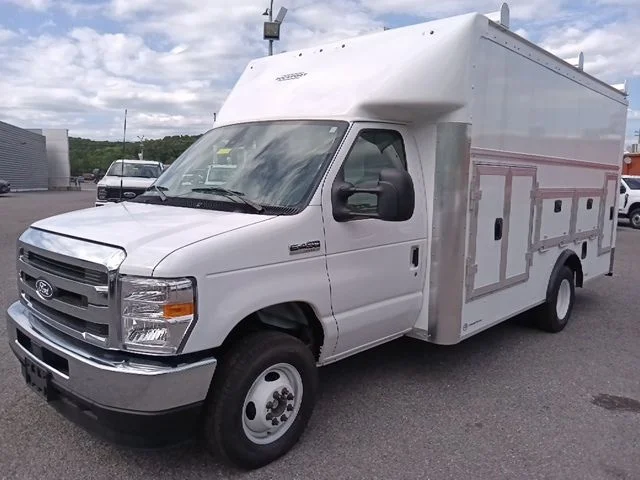 New 2026 Oxford White Ford E-450 DRW image 7