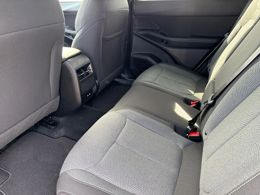New 2026 Bright White Clear-Coat Exterior Paint Jeep Laredo image 17