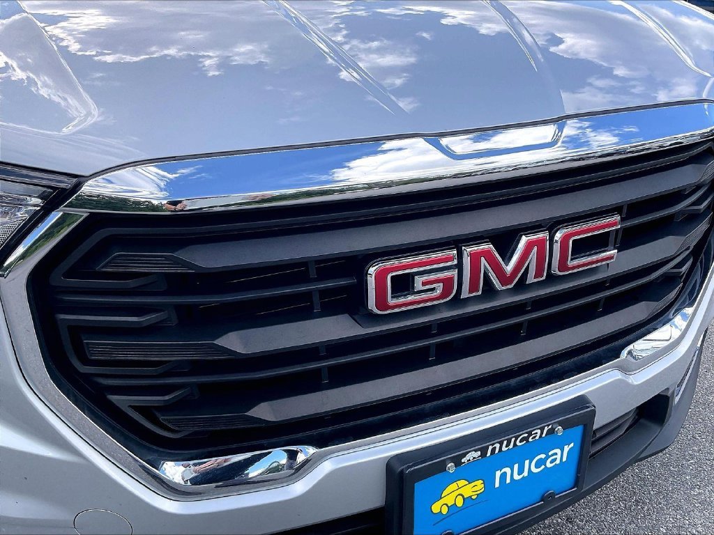 Used 2022 Silver GMC SLE image 29