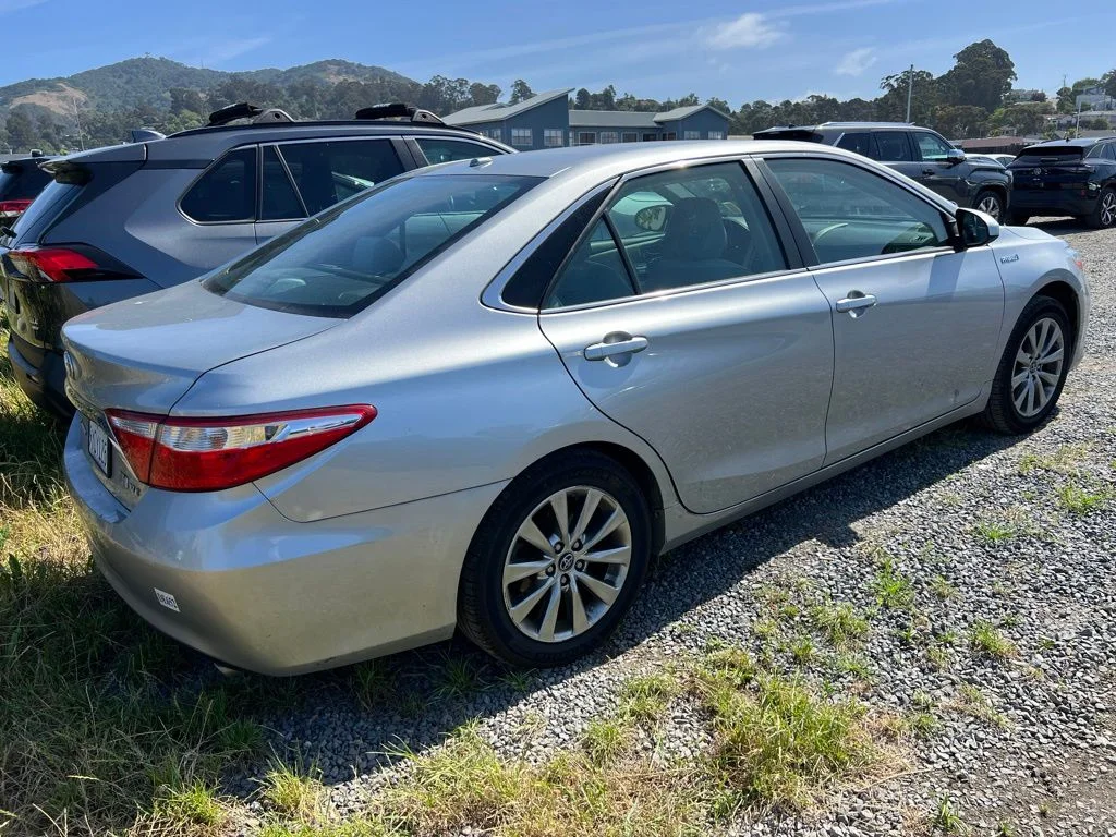 Used 2017 Silver Toyota XLE image 3
