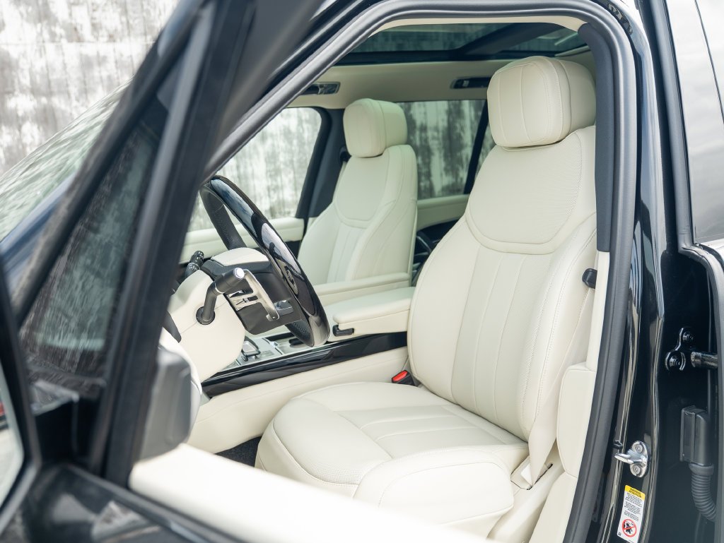 New 2026 Santorini Black Land Rover SE image 19