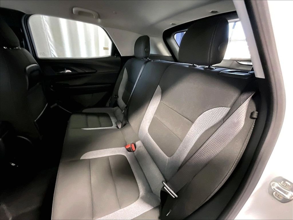 Used 2025 White Chevrolet LT image 15