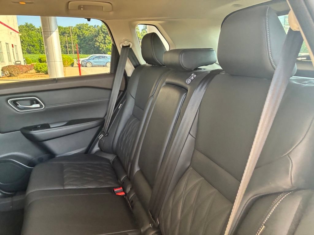 Used 2021 Gray Nissan Platinum image 13