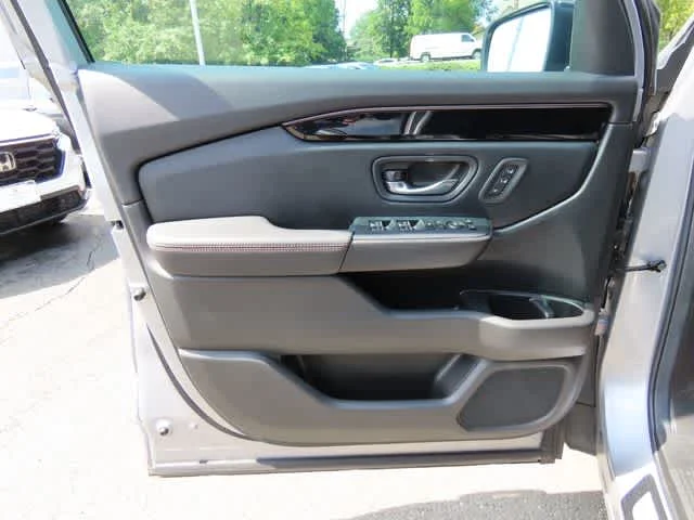 2025 Honda Pilot TrailSport - Photo 18