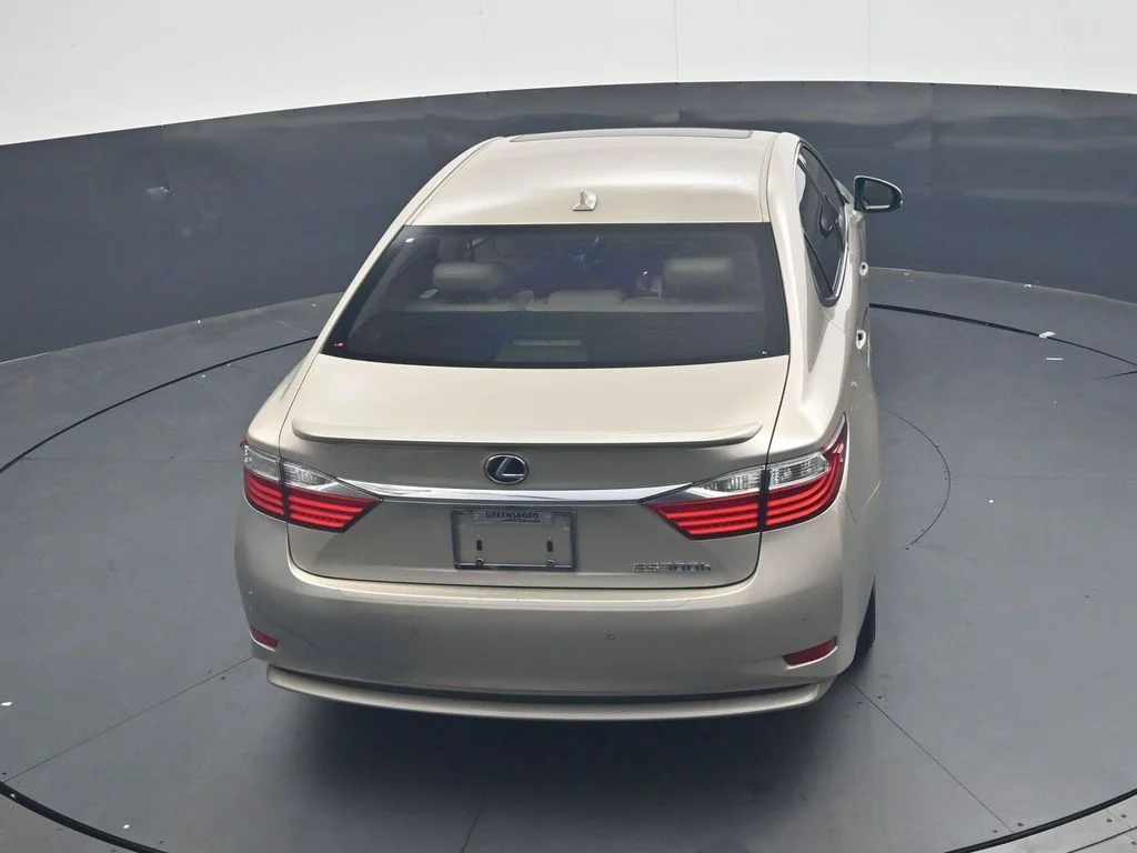 Used 2013 Beige Lexus 300h image 24