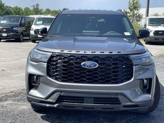 New 2026 Carbonized Gray Metallic Ford ST-Line image 6