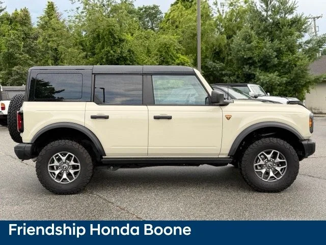 Used 2025 Beige Ford Badlands image 4