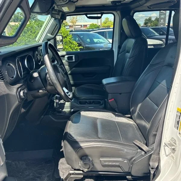 Used 2021 White Jeep Unlimited Sahara image 9