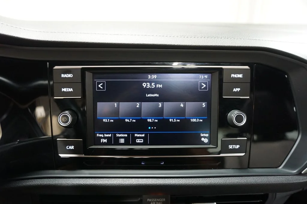 Used 2019 Platinum Gray Metallic Volkswagen R-Line image 25