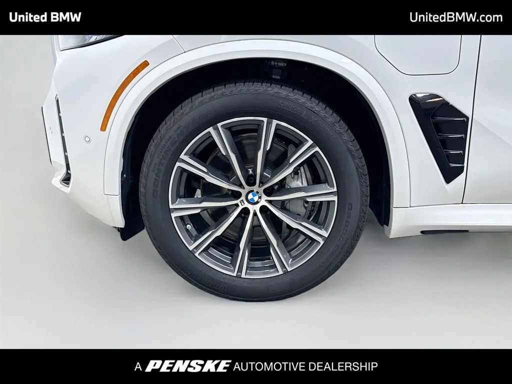 New 2026 Mineral White Metallic BMW xDrive50e image 9