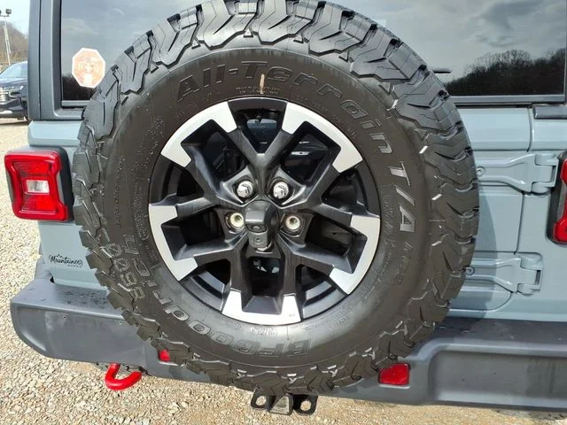 Used 2025 Gray Jeep Rubicon image 29