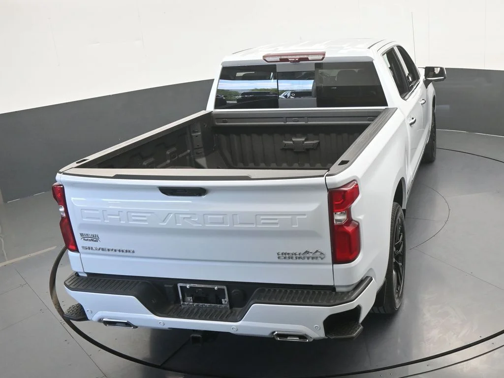 Used 2026 Summit White Chevrolet High Country image 66