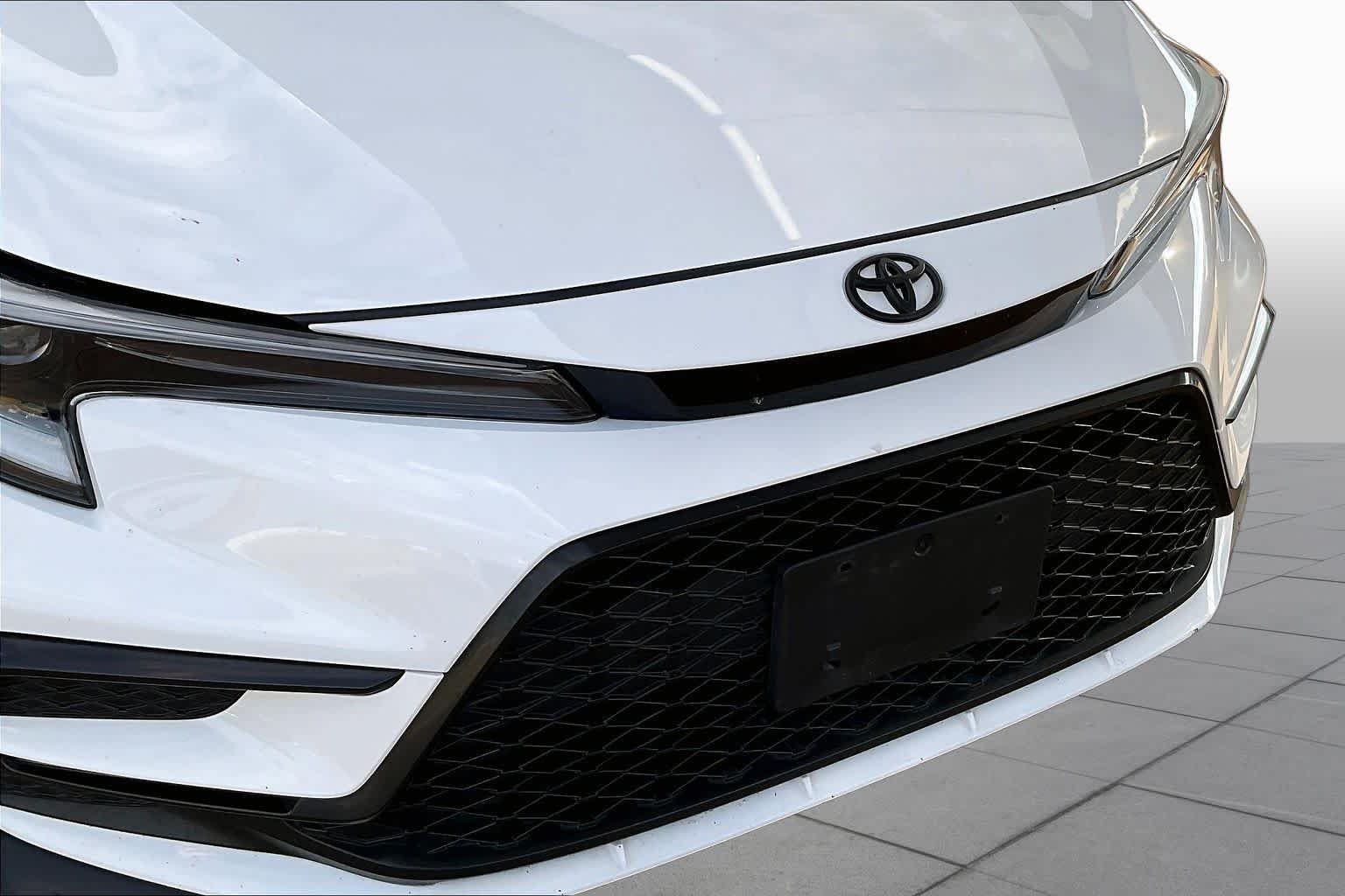 Used 2025 Ice Cap Toyota SE image 28