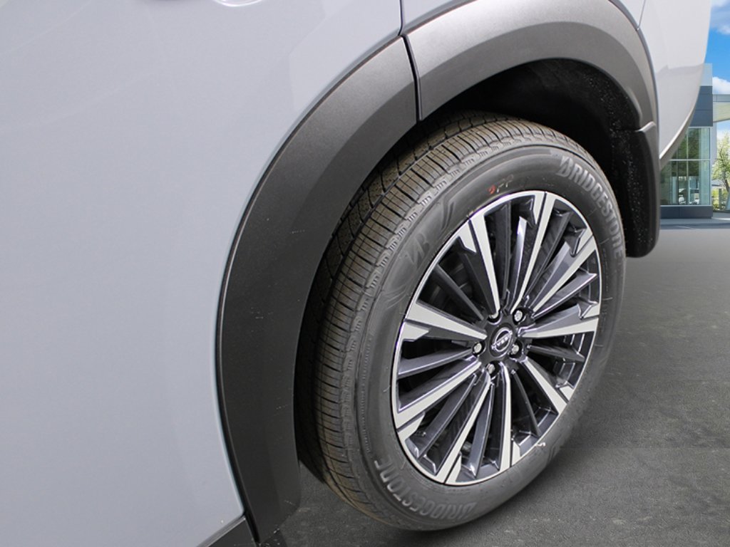 New 2026 Boulder Gray Pearl / Super Black Two-tone Nissan Platinum image 9