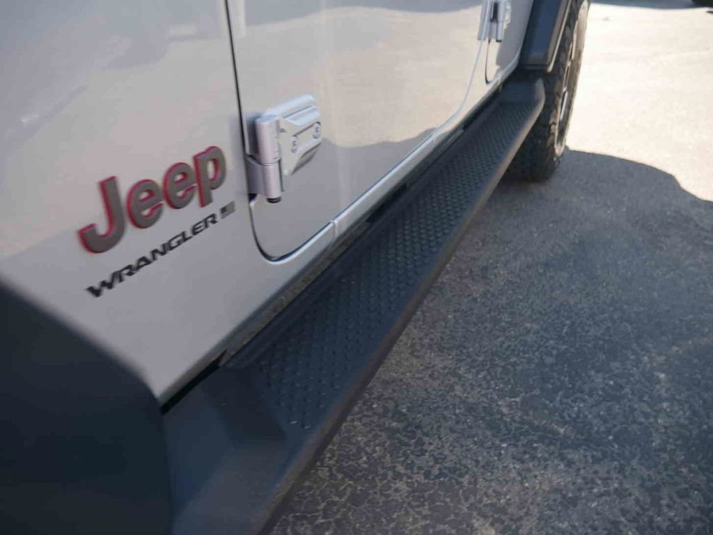 Used 2024 Silver Jeep Rubicon image 27