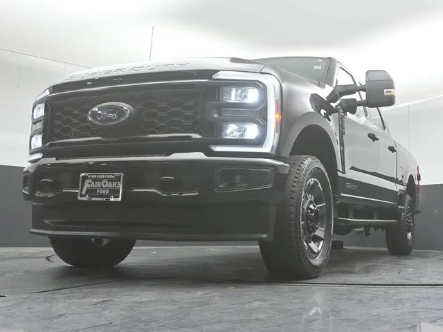 Used 2024 Agate Black Metallic Ford Lariat image 32