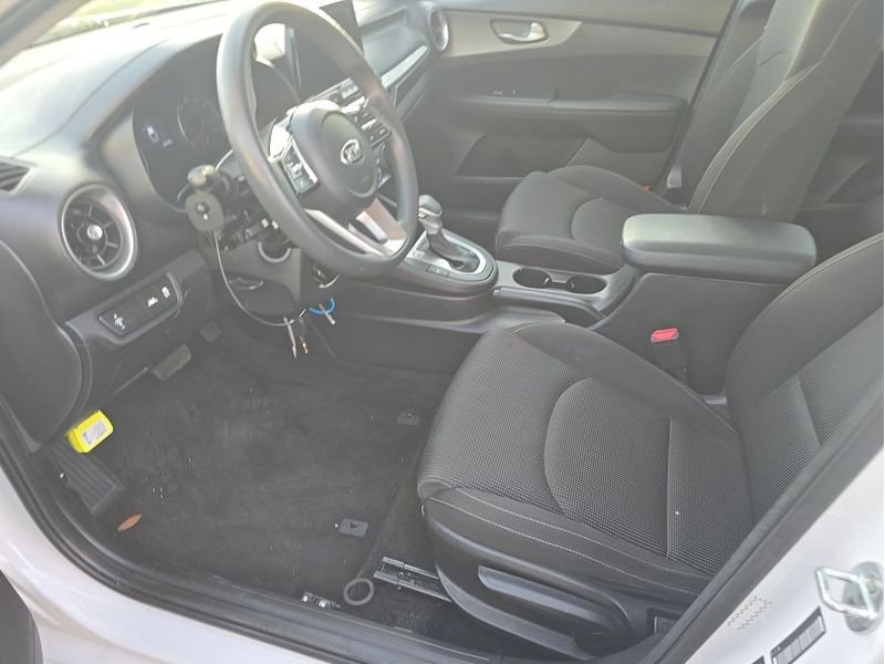 Used 2021 White Kia LXS image 11