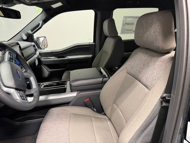 New 2026 Agate Black Metallic Ford XLT image 16