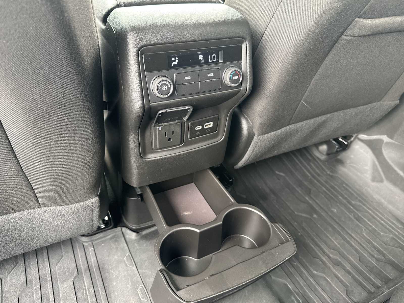 2023 GMC Acadia SLE - Photo 32