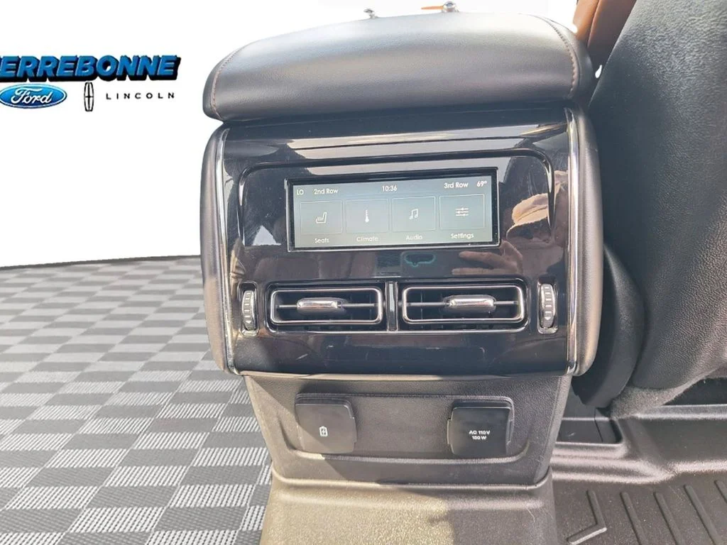 Used 2020 White Metallic Lincoln Reserve image 34