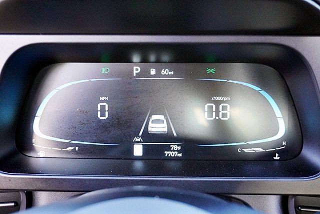 Used 2025 Gray Hyundai SEL Sport image 28