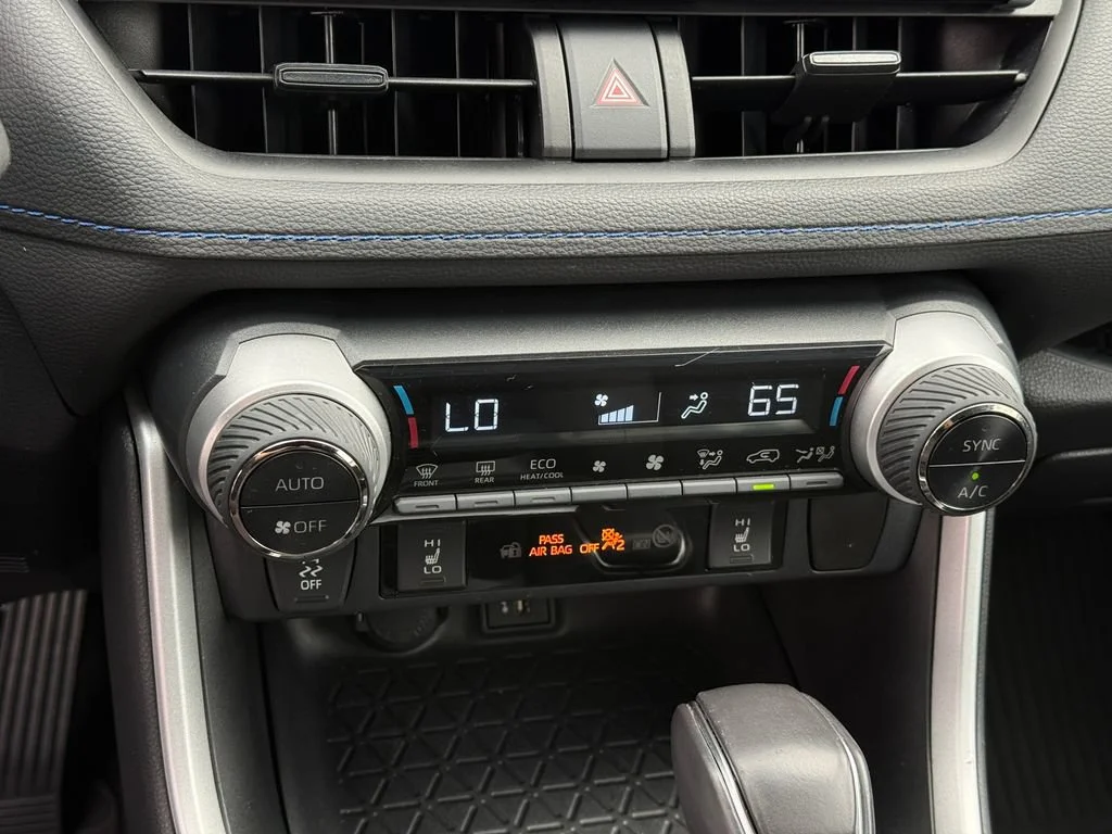 Used 2023  Toyota Hybrid SE image 29