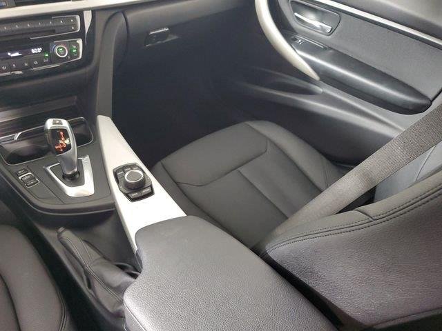 Used 2018 Jet Black BMW 320i xDrive image 16