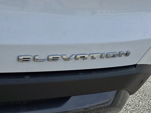 New 2027 Summit White GMC Elevation image 23