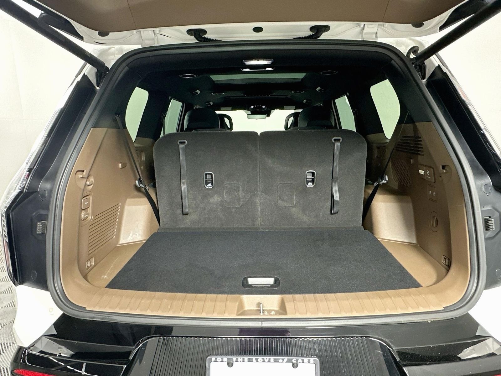 Used 2024 Snow White Pearl Kia Land image 27