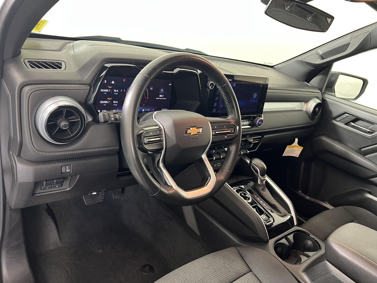 Used 2024 Summit White Chevrolet 4WD LT image 4