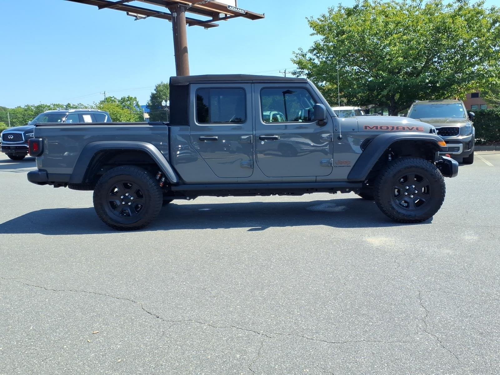 Used 2022 Sting-Gray Clearcoat Jeep Mojave image 10