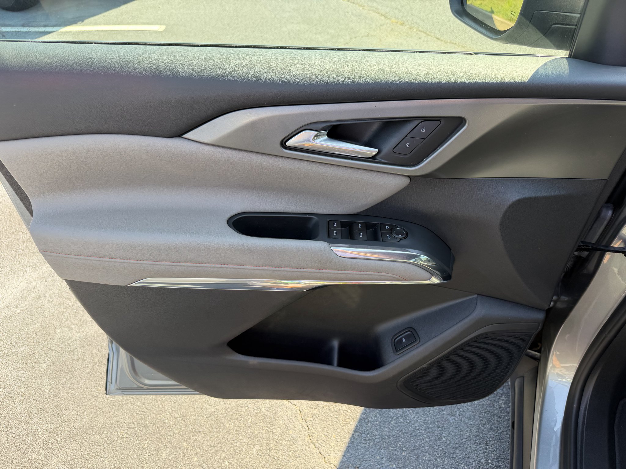 Used 2026 Sterling Gray Metallic Chevrolet FWD LT image 19