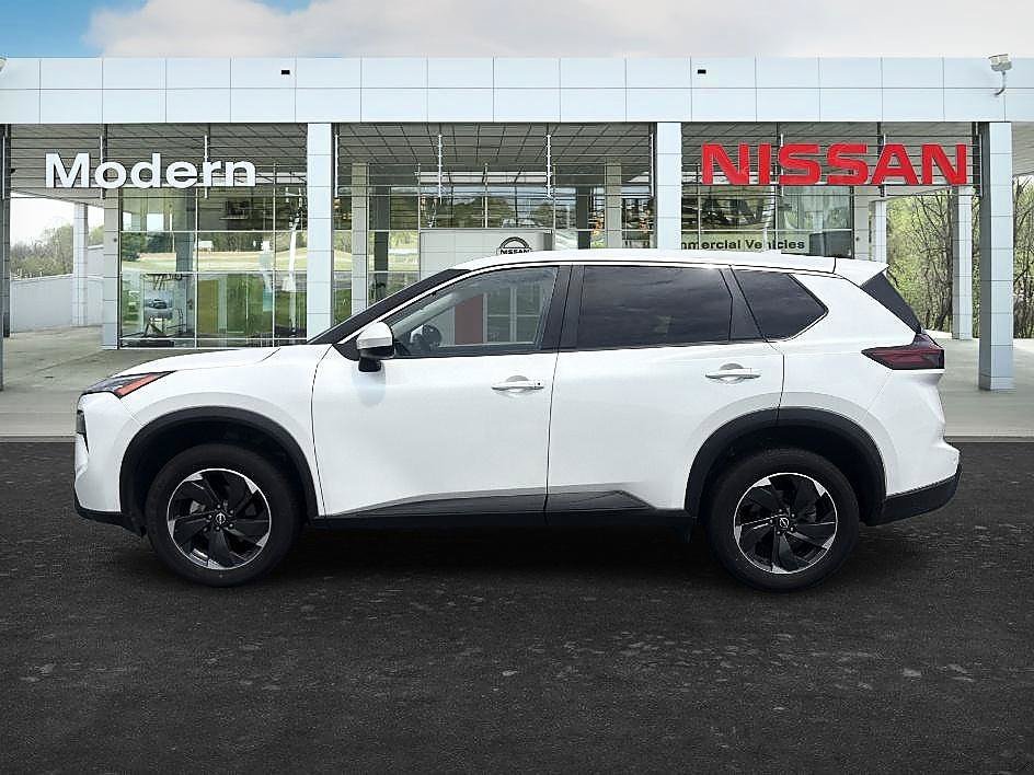 Certified Used 2025 Everest White Pearl Nissan SV image 2