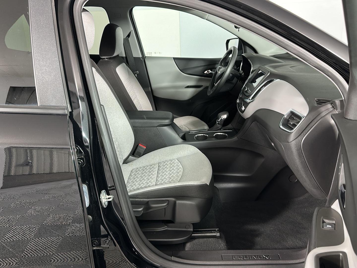 Used 2024 Mosaic Black Metallic Chevrolet  image 27
