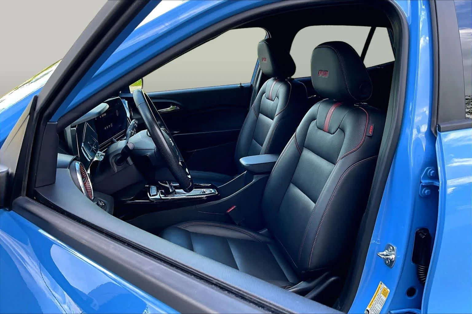 Used 2024 Fountain Blue Chevrolet 2RS image 9